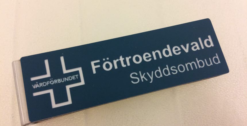 Närbild på skyld med vårdförbundets logga och texten Förtroendevald Skyddsombud
