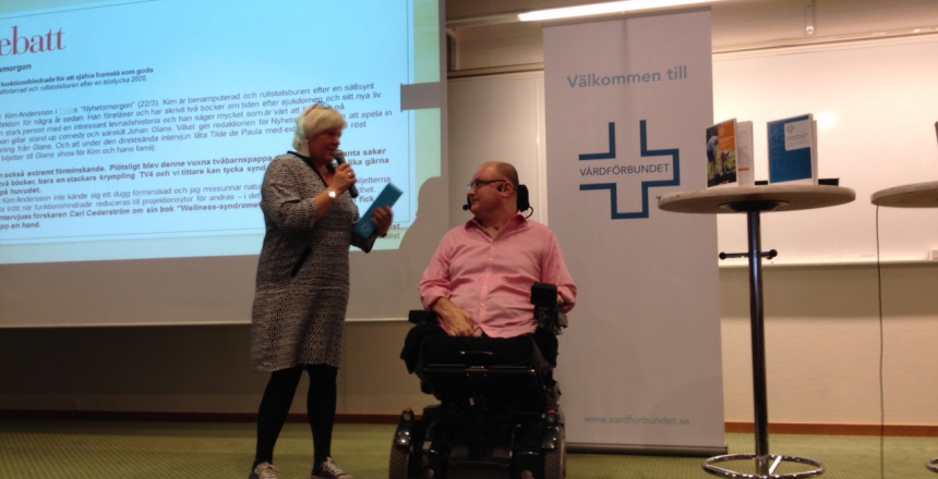 Föreläsning och middag för medlemmar i Sundsvall 160516, föreläsare Kim Andersson och moderator på scenen