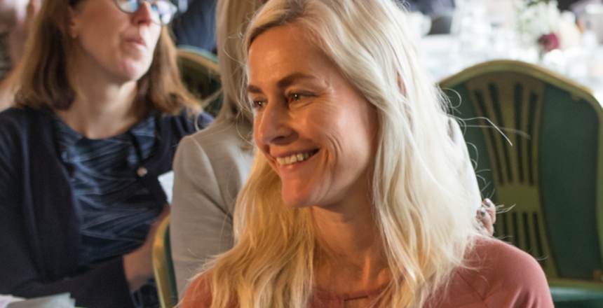 Kvinna ler på inspirationsdag