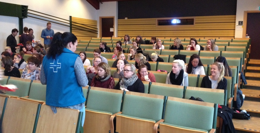 Studenter sitter i en aula på T5 träff på högskolan i Halmstad 22 december 2015