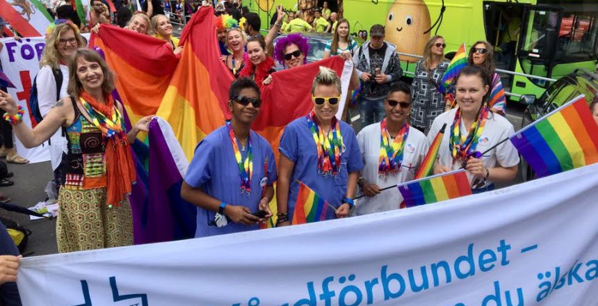 En flagga i regnbågens färger