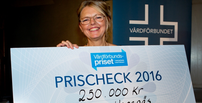 Maria Hogenäs med prischeck på 250000 kronor